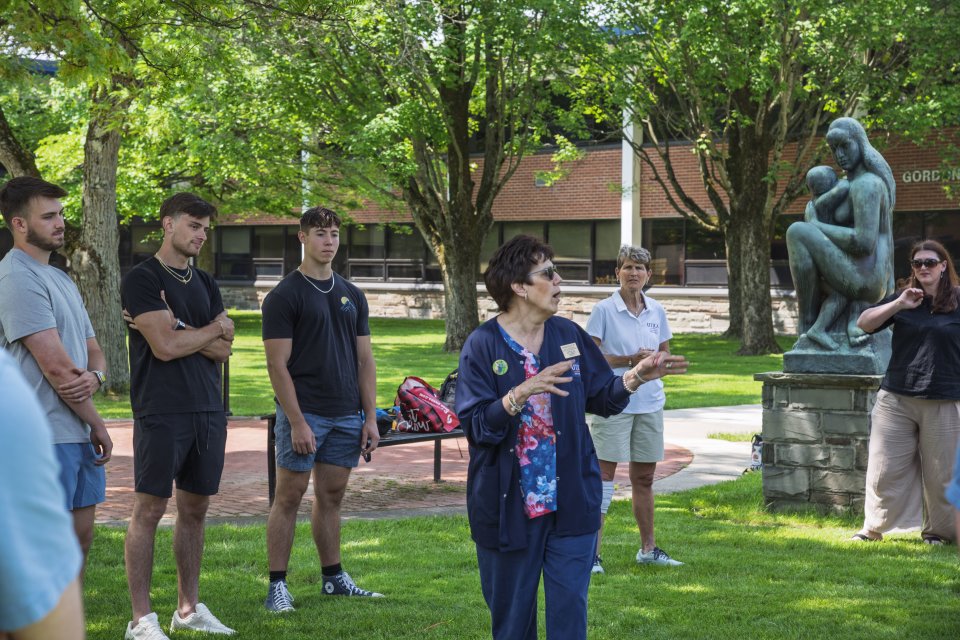 Shelly Nunno Evans conducts orientation with DPT Students in June 2025.